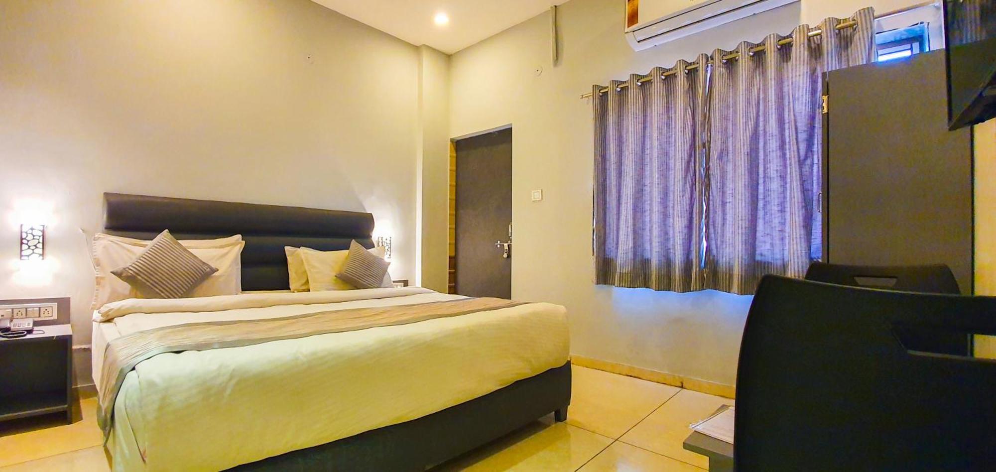 Nova Hotel New Crossroad Rajkot Luaran gambar