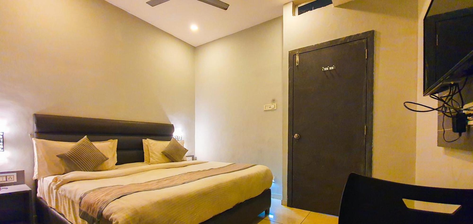 Nova Hotel New Crossroad Rajkot Luaran gambar