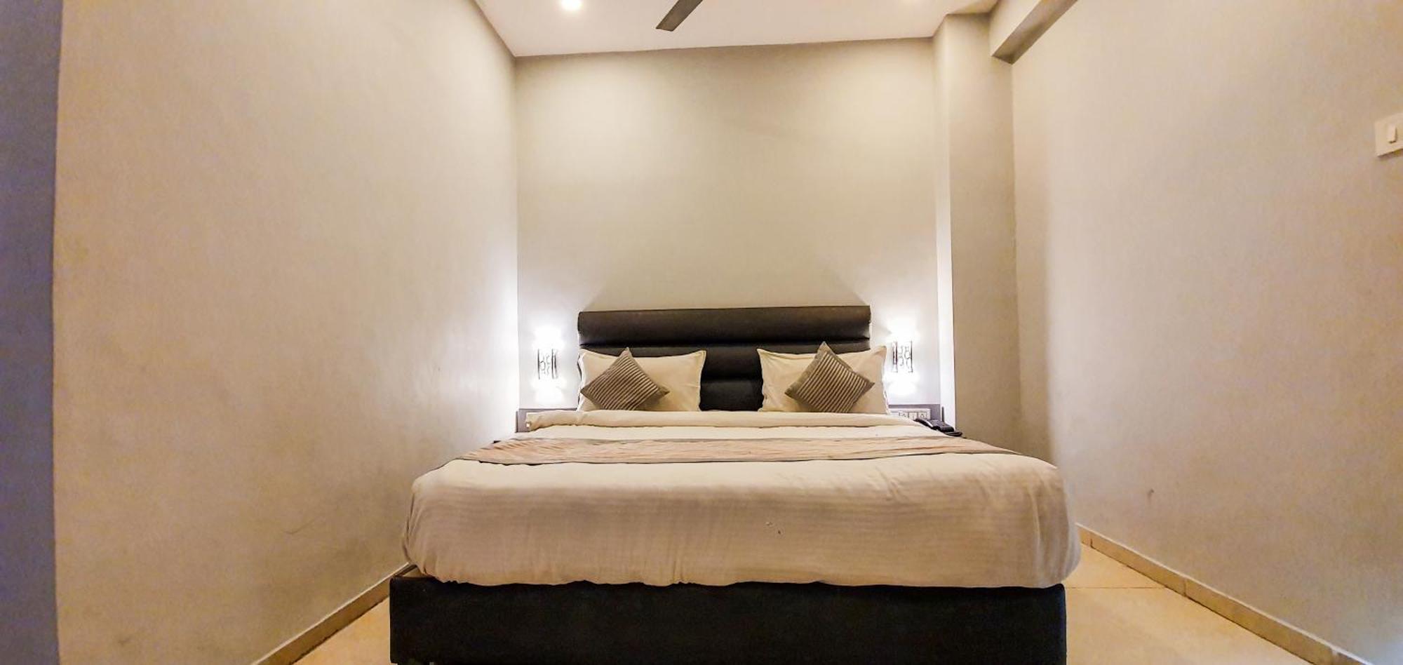 Nova Hotel New Crossroad Rajkot Luaran gambar