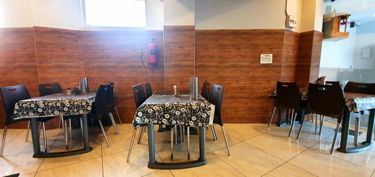 Nova Hotel New Crossroad Rajkot Luaran gambar